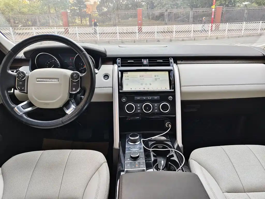Land Rover Discovery 2017 3.0 SC V6 HSE 2017 - thumbnail 8