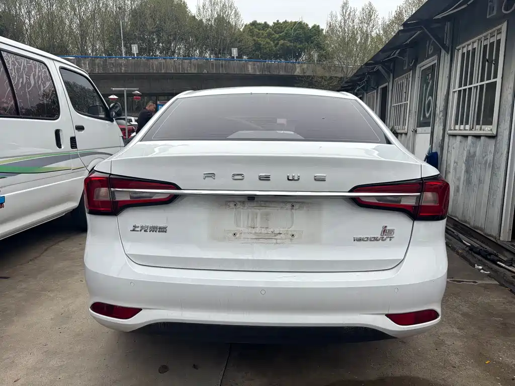 Roewe Roewe i5 2021 1.5L CVT Platinum Edition 2021 - thumbnail 4