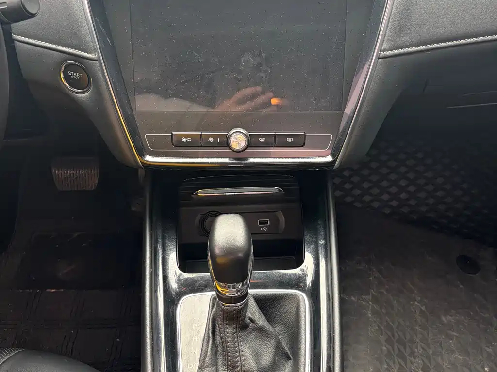 Roewe Roewe i5 2021 1.5L CVT Platinum Edition 2021 - thumbnail 9