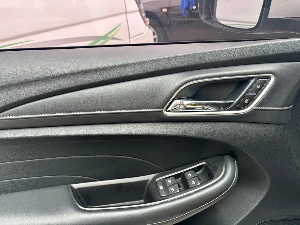 Roewe Roewe i5 2021 1.5L CVT Platinum Edition 2021 - thumbnail 12