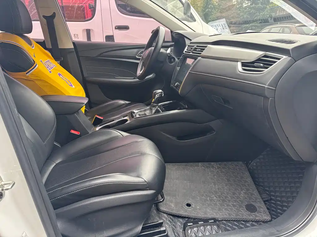 Roewe Roewe i5 2021 1.5L CVT Platinum Edition 2021 - thumbnail 15