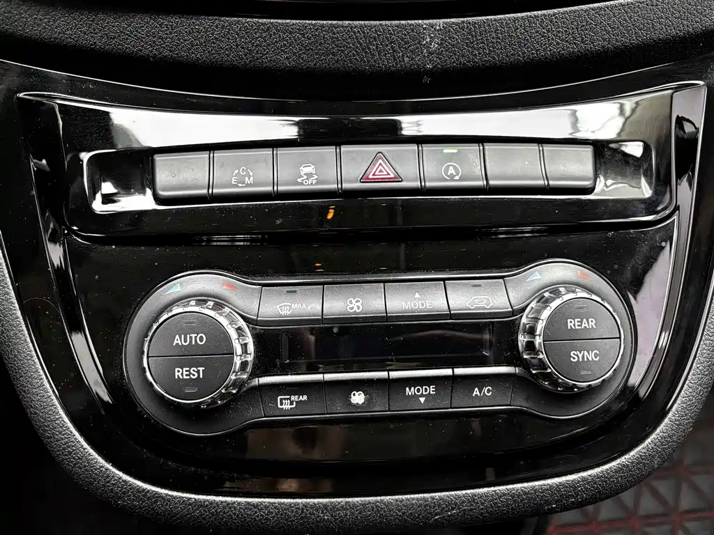 Mercedes-Benz Viano 2016 2.0T Business Edition 2016 - thumbnail 19