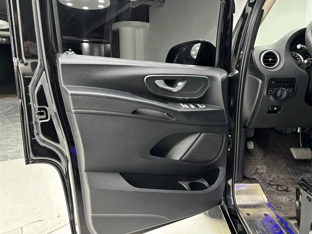 Mercedes-Benz Viano 2016 2.0T Business Edition 2016 - thumbnail 24