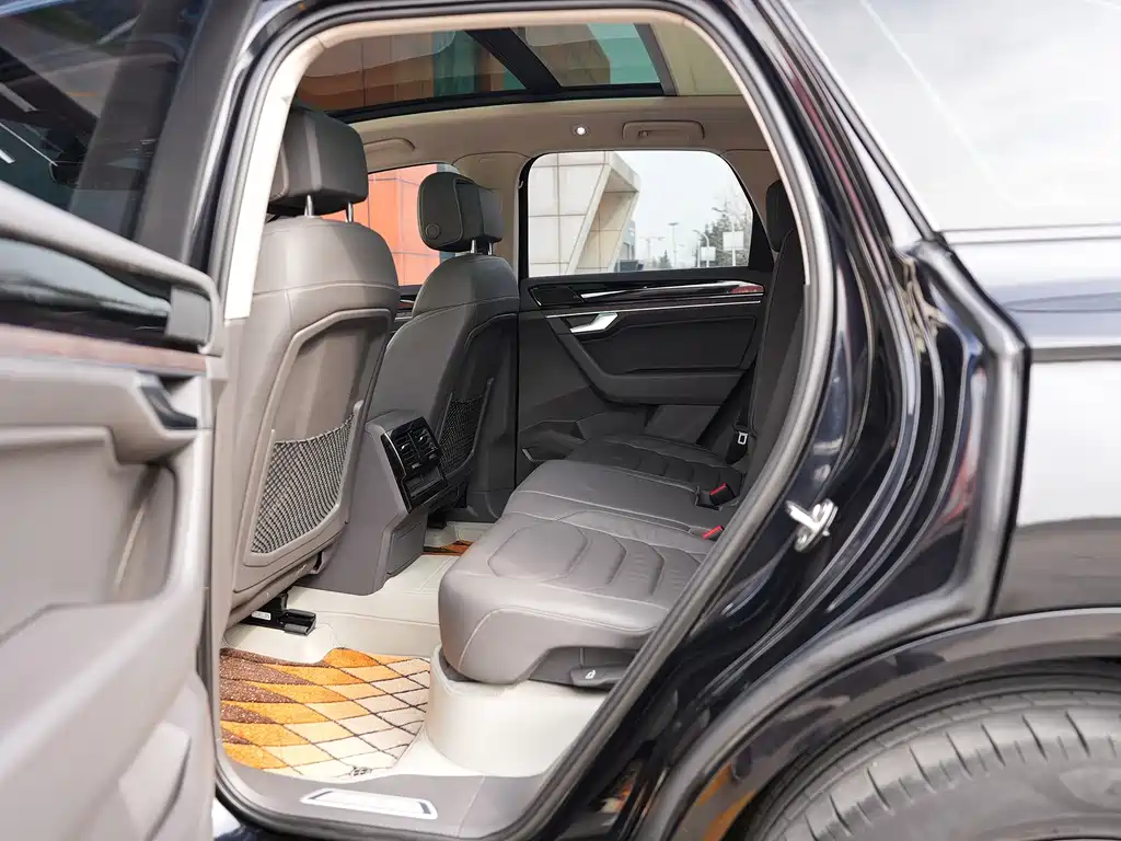 Volkswagen Volkswagen Touareg 2022 3.0TSI R-Line Black Sport Package 2022 - thumbnail 6