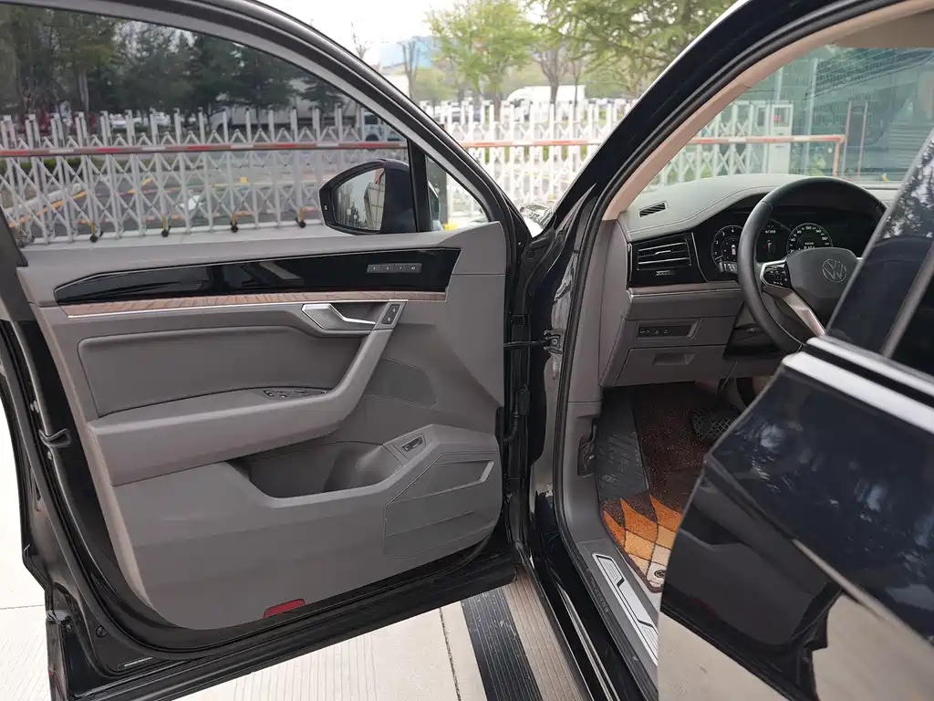 Volkswagen Volkswagen Touareg 2022 3.0TSI R-Line Black Sport Package 2022 - thumbnail 12