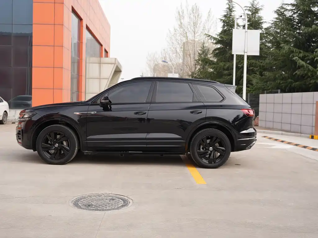 Volkswagen Volkswagen Touareg 2022 3.0TSI R-Line Black Sport Package 2022 - thumbnail 17