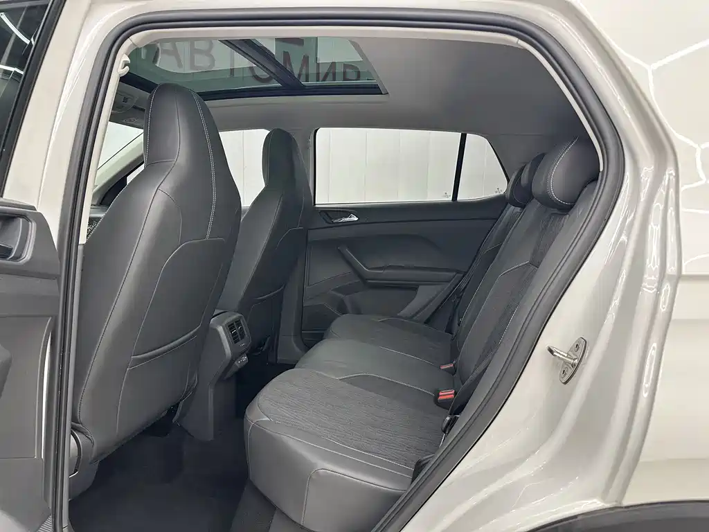 Volkswagen Tiguan 2021 1.5L Automatic Comfort Edition 2021 - thumbnail 5