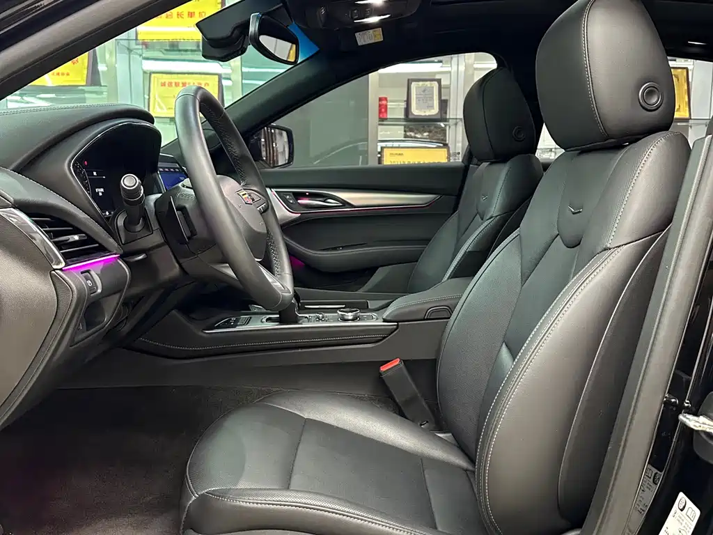 Cadillac Cadillac CT5 2023 28T Luxury (Standard) 2023 - thumbnail 4