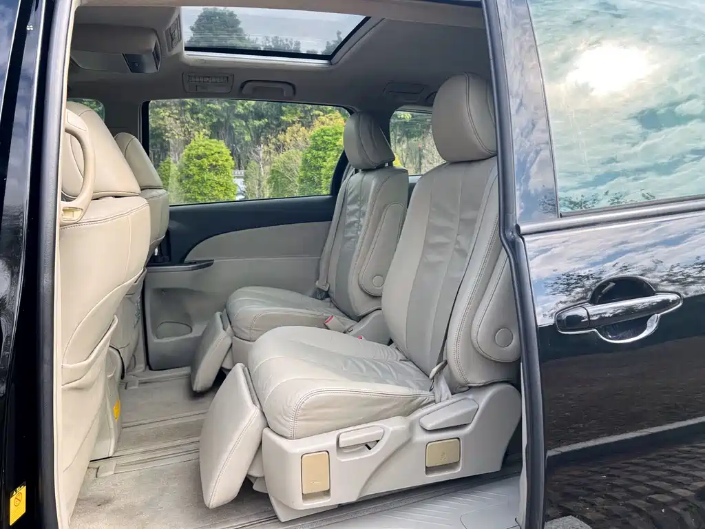Toyota Toyota Previa 2012 2.4L 7-seater Luxury Edition 2011 - thumbnail 12