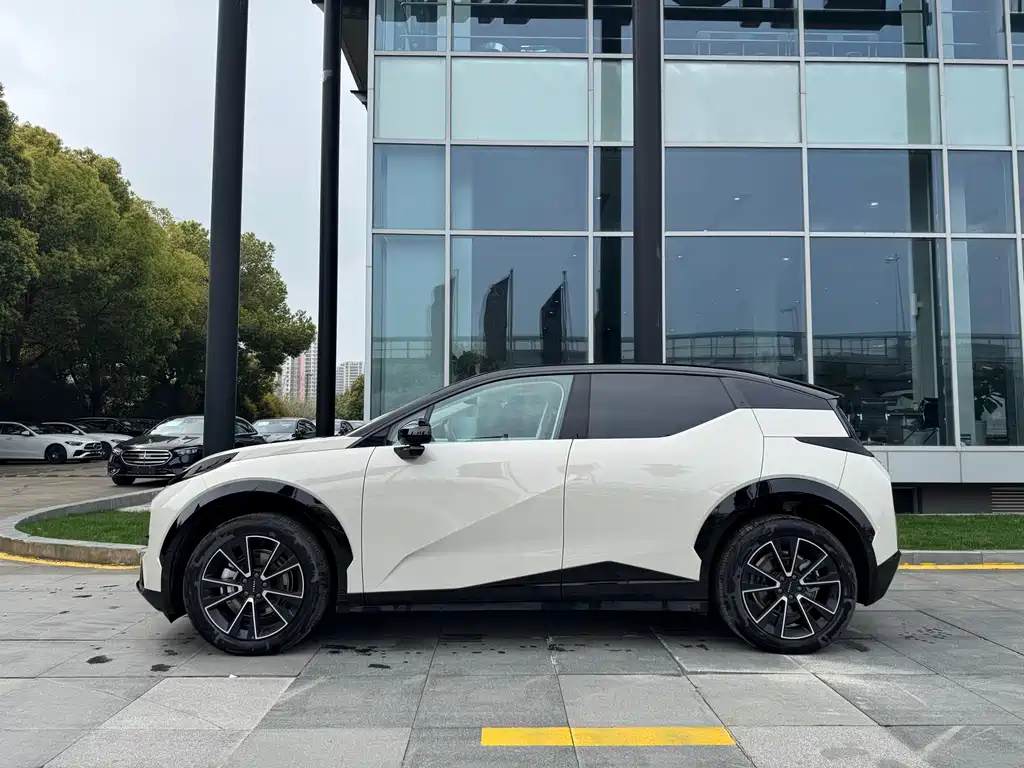 Zeekr Zeekr X 2025 Four-seat Rear-wheel Drive Magic Cube Edition 2025 - thumbnail 4