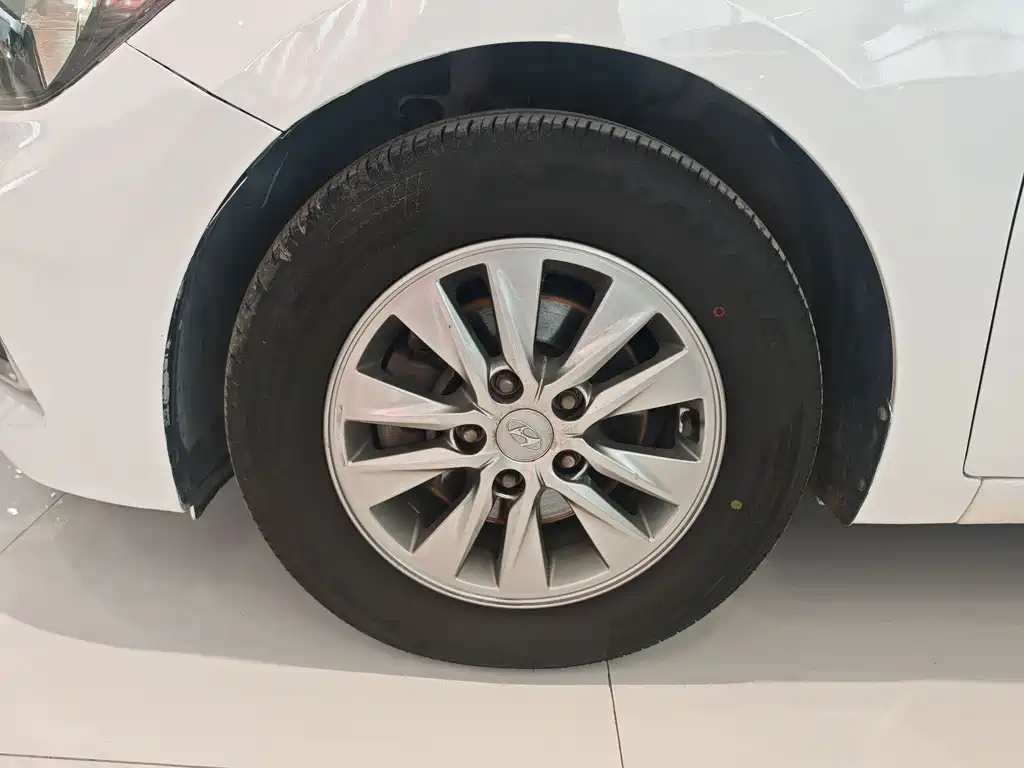 Hyundai Hyundai Elantra 2018 1.6L Automatic GL Version VI 2019 - thumbnail 4