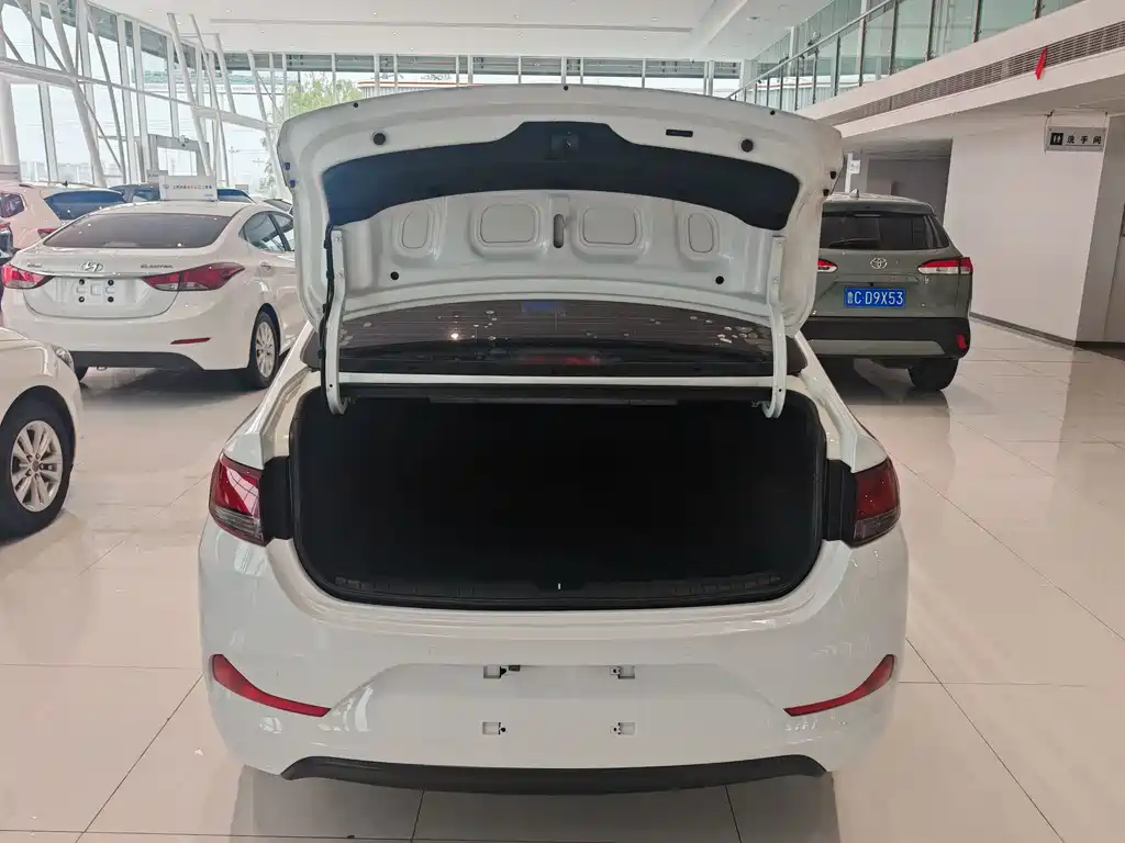 Hyundai Hyundai Elantra 2018 1.6L Automatic GL Version VI 2019 - thumbnail 13