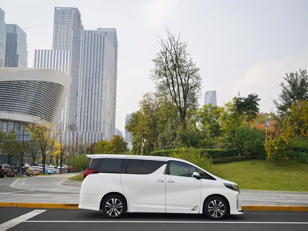 Toyota Alphard 2018 3.5L Executive Edition 2019 - thumbnail 4