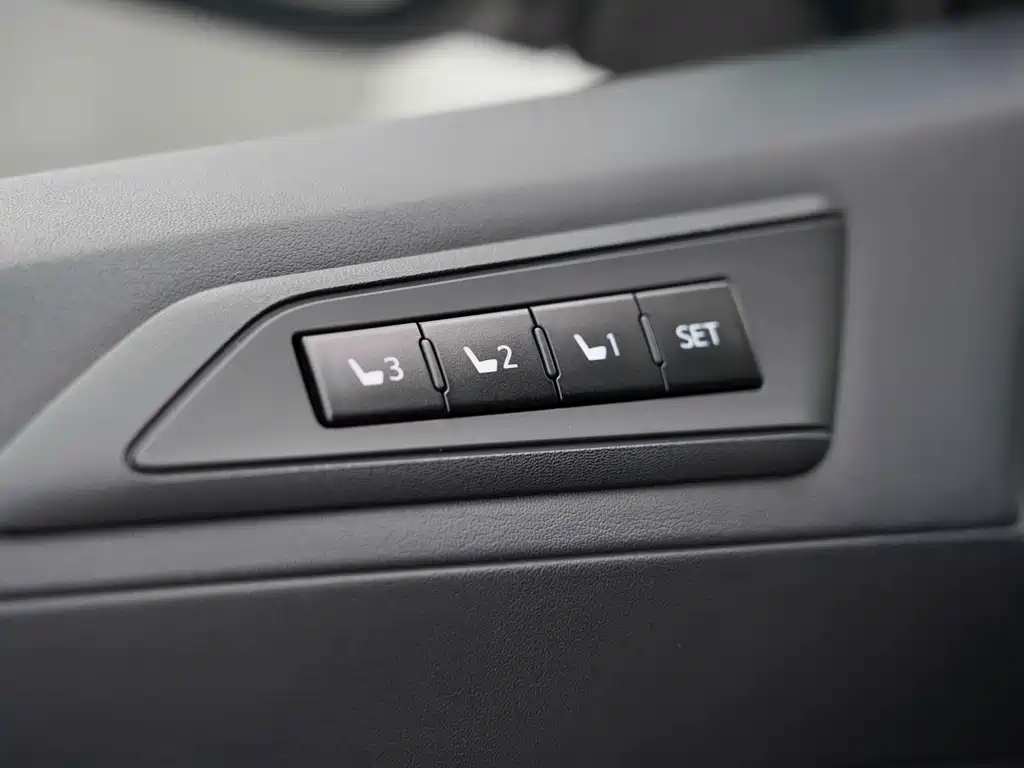 Toyota Alphard 2018 3.5L Executive Edition 2019 - thumbnail 12