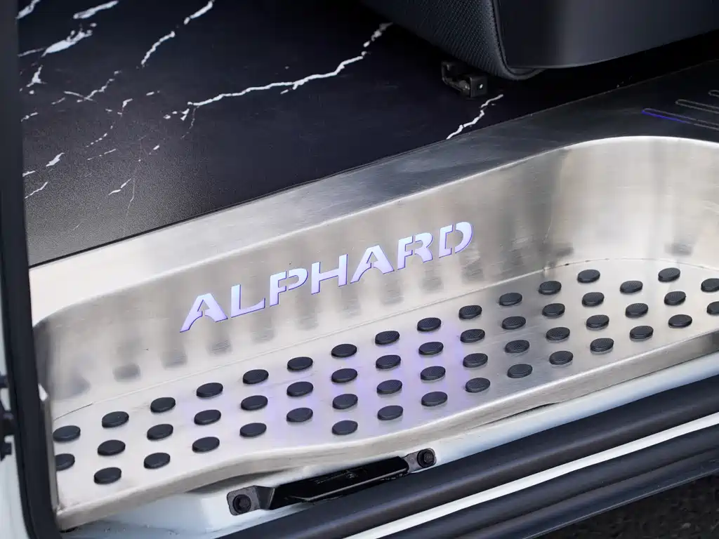 Toyota Alphard 2018 3.5L Executive Edition 2019 - thumbnail 25