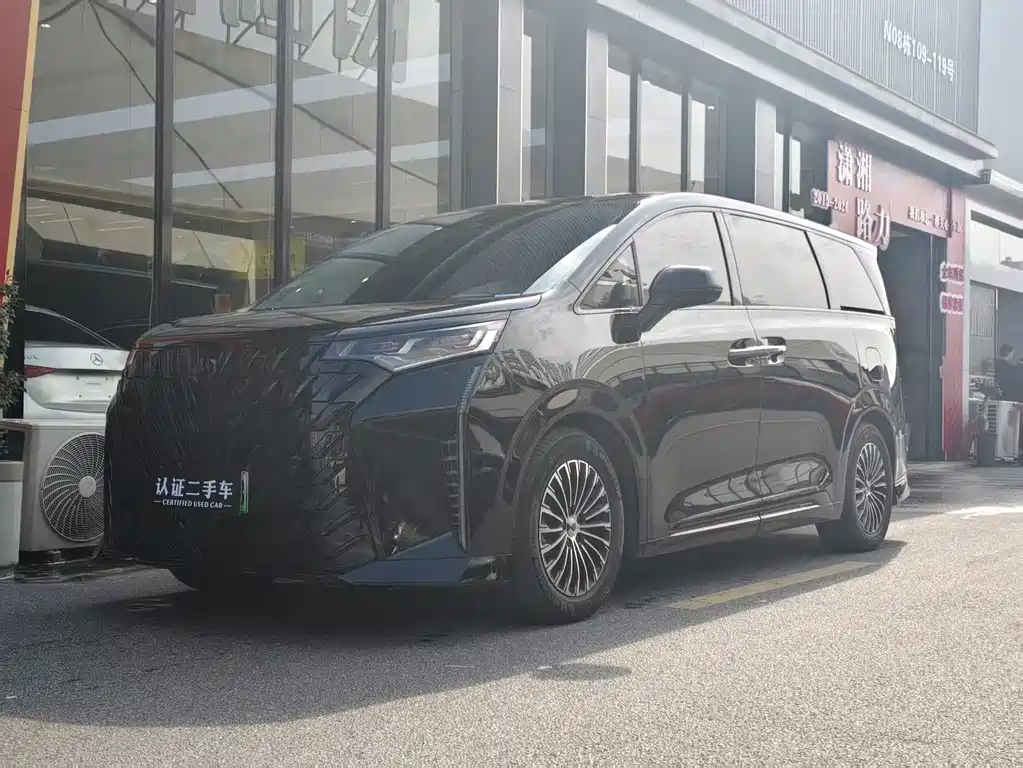 Denza DENZA D9 2024 DM-i 980 AWD Premium 2025