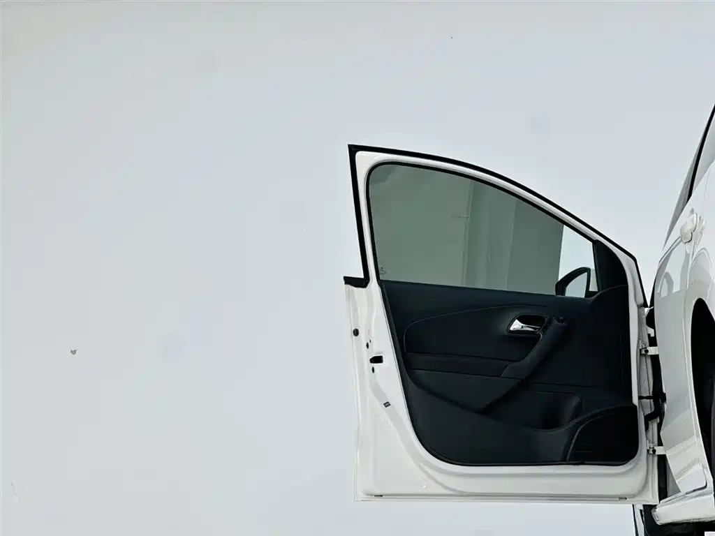 Volkswagen Volkswagen Polo 2018 1.5L Automatic Comfort Model 2019 - thumbnail 12