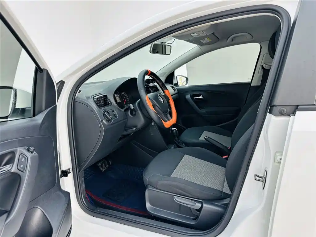 Volkswagen Volkswagen Polo 2018 1.5L Automatic Comfort Model 2019 - thumbnail 13