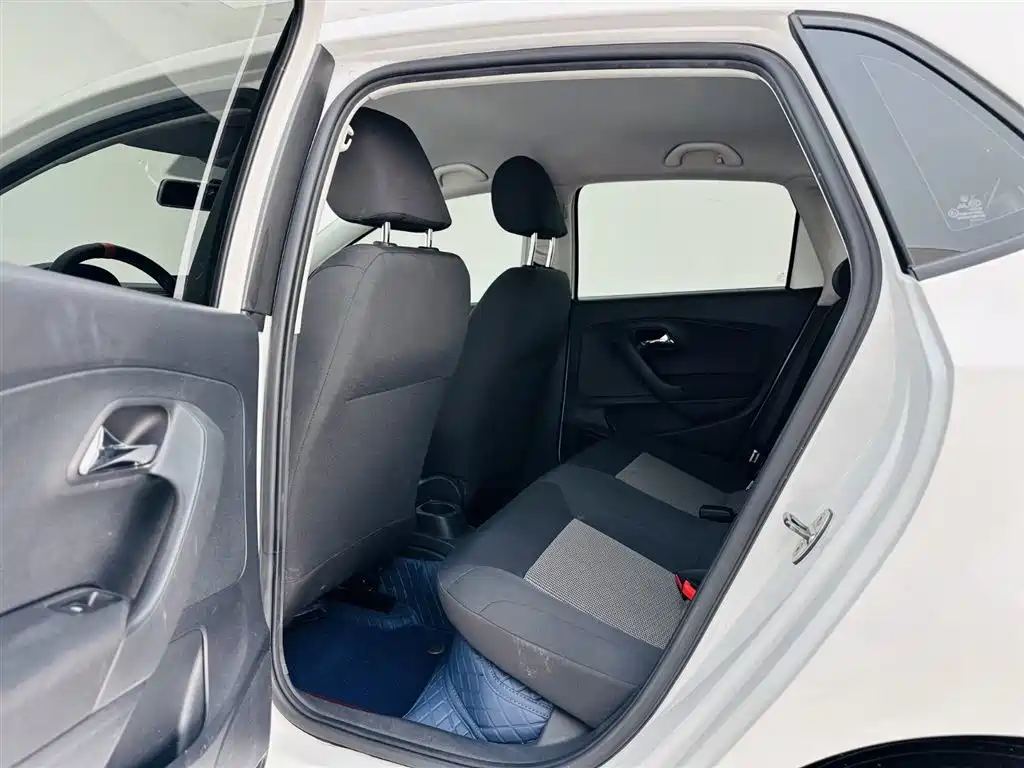 Volkswagen Volkswagen Polo 2018 1.5L Automatic Comfort Model 2019 - thumbnail 14