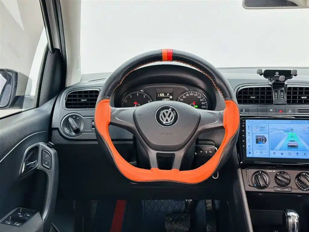 Volkswagen Volkswagen Polo 2018 1.5L Automatic Comfort Model 2019 - thumbnail 17