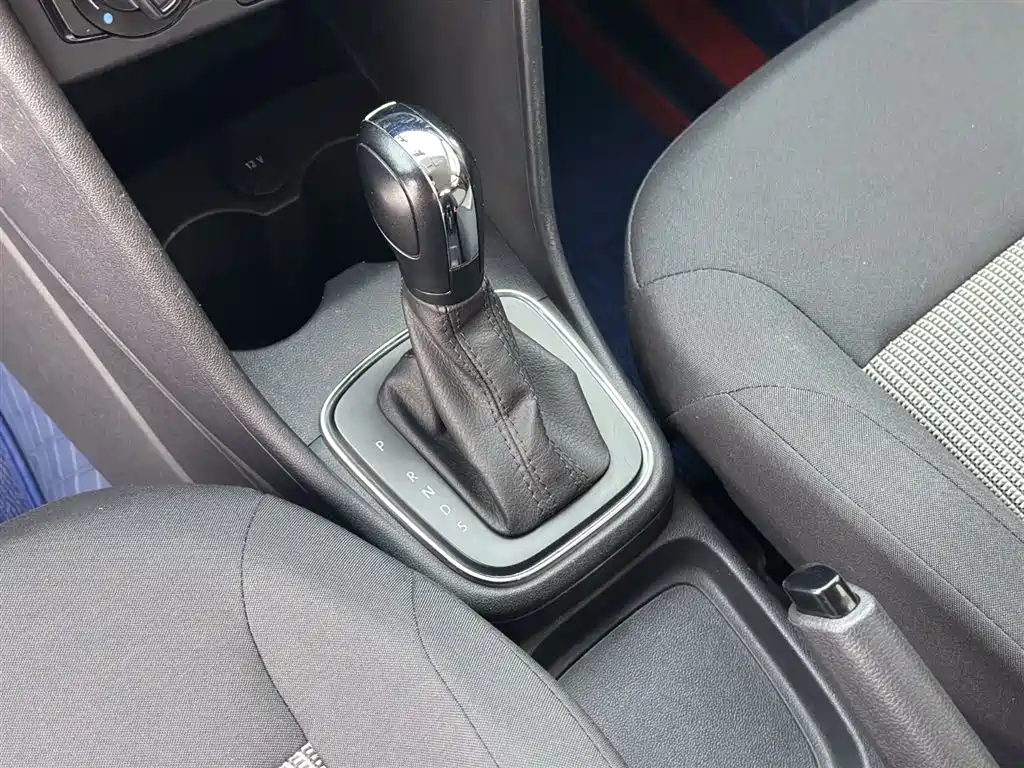 Volkswagen Volkswagen Polo 2018 1.5L Automatic Comfort Model 2019 - thumbnail 19