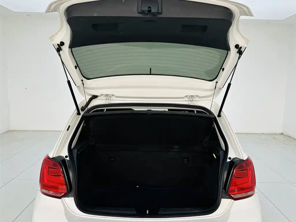 Volkswagen Volkswagen Polo 2018 1.5L Automatic Comfort Model 2019 - thumbnail 20