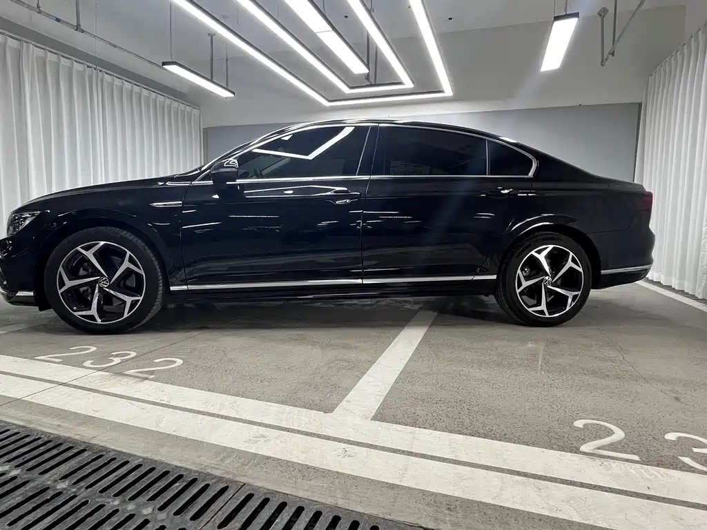 Volkswagen Magotan 2023 2 Million Units Commemorative Edition 280TSI DSG Leading Model 2023 - thumbnail 2