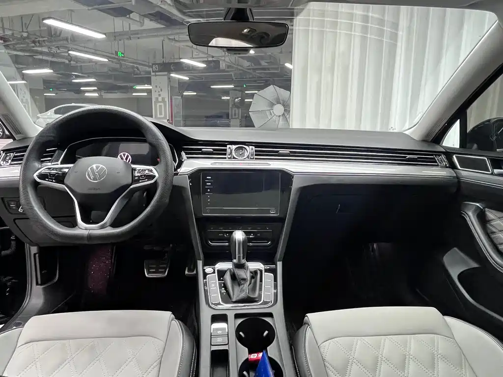 Volkswagen Magotan 2023 2 Million Units Commemorative Edition 280TSI DSG Leading Model 2023 - thumbnail 4