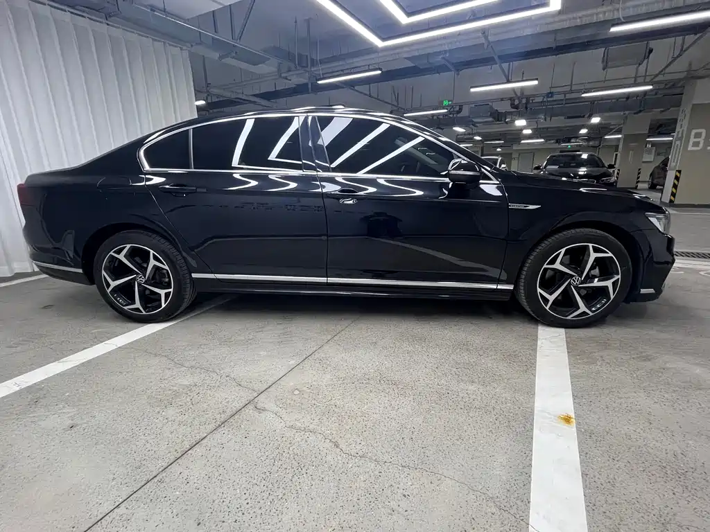 Volkswagen Magotan 2023 2 Million Units Commemorative Edition 280TSI DSG Leading Model 2023 - thumbnail 6