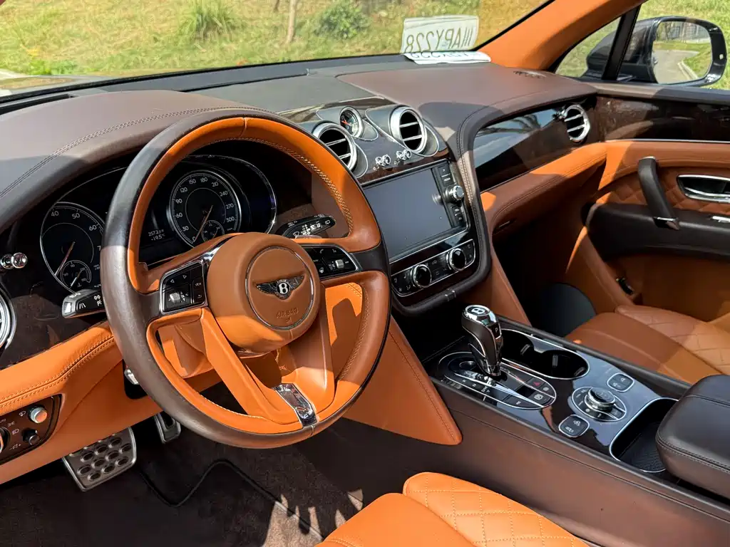 Bentley Bentayga 2016 6.0T Standard Edition 2016 - thumbnail 4