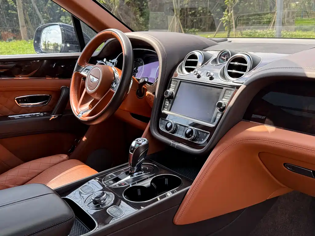 Bentley Bentayga 2016 6.0T Standard Edition 2016 - thumbnail 5
