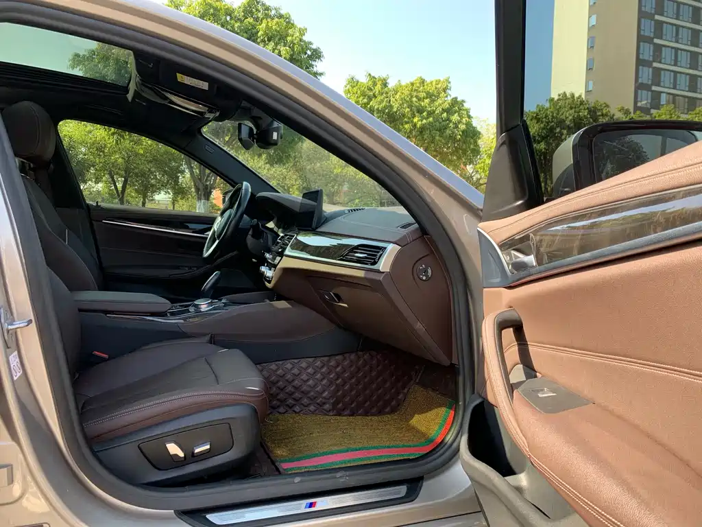 BMW BMW 5 Series 2021 525Li Luxury Package 2021 - thumbnail 16