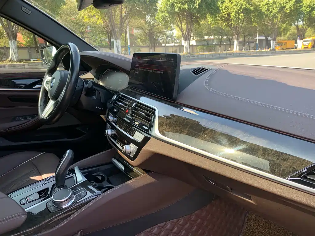BMW BMW 5 Series 2021 525Li Luxury Package 2021 - thumbnail 28
