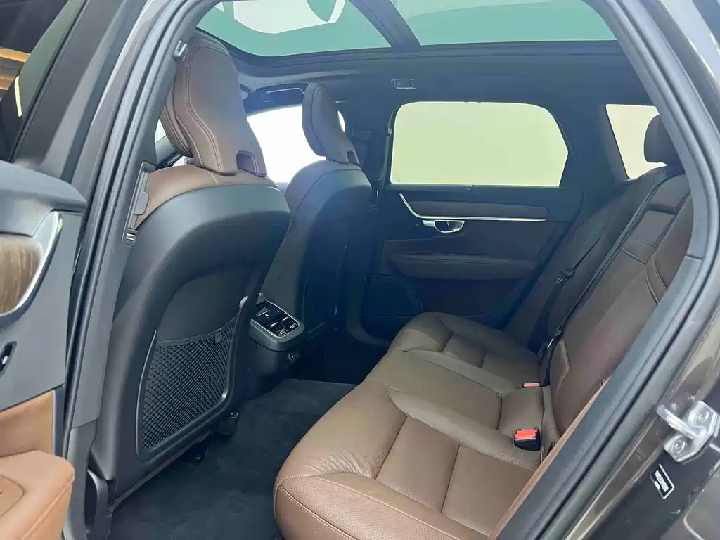 Volvo Volvo V90 2021 Cross Country B5 AWD Intelligent Distance Edition 2021 - thumbnail 6