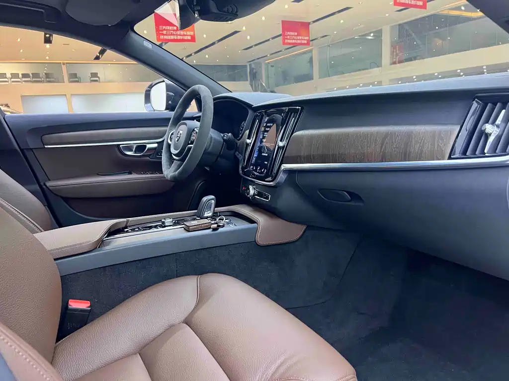 Volvo Volvo V90 2021 Cross Country B5 AWD Intelligent Distance Edition 2021 - thumbnail 7