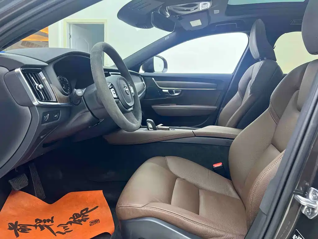 Volvo Volvo V90 2021 Cross Country B5 AWD Intelligent Distance Edition 2021 - thumbnail 14