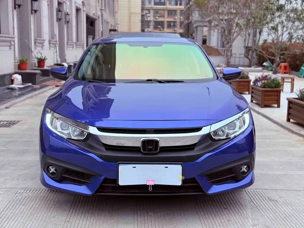Honda Honda Civic 2016 220TURBO CVT Luxury Edition 2018 - thumbnail 2