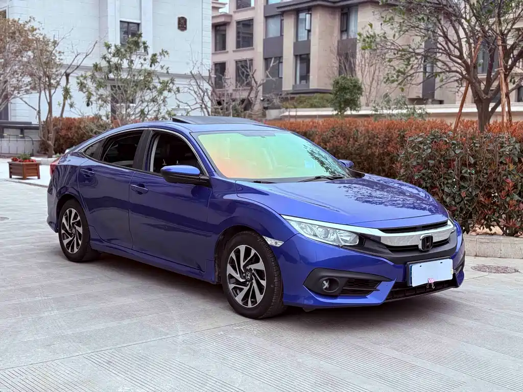 Honda Honda Civic 2016 220TURBO CVT Luxury Edition 2018 - thumbnail 3