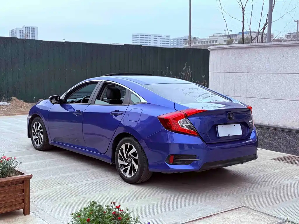Honda Honda Civic 2016 220TURBO CVT Luxury Edition 2018 - thumbnail 8