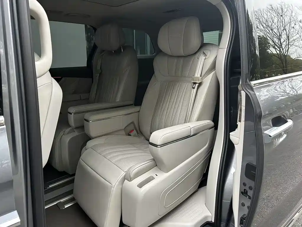 Roewe Roewe iMAX8 2023 400TGI Premium Edition 2025 - thumbnail 4