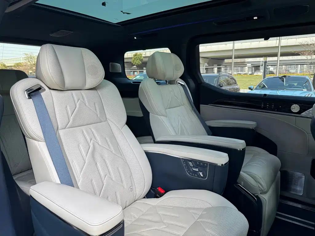 Zeekr Zeekr 009 2024 7-seater AWD 108kWh 2025 - thumbnail 17