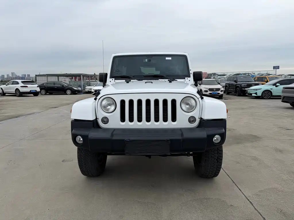 Jeep Jeep Wrangler 2014 2.8TD Sahara 4-door 2014 - thumbnail 2