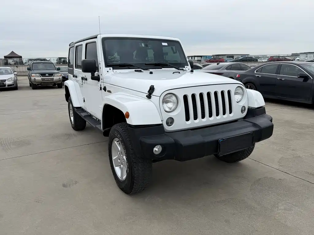 Jeep Jeep Wrangler 2014 2.8TD Sahara 4-door 2014 - thumbnail 3