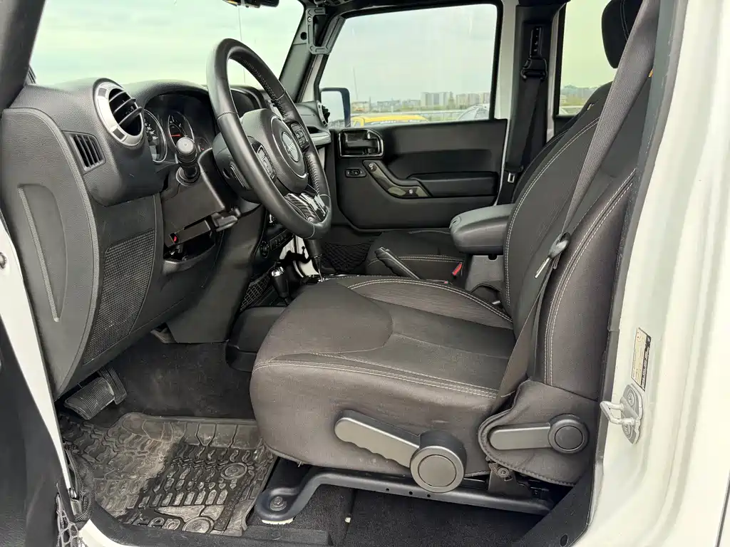 Jeep Jeep Wrangler 2014 2.8TD Sahara 4-door 2014 - thumbnail 14