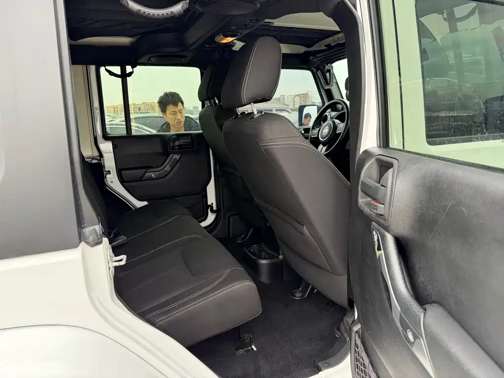 Jeep Jeep Wrangler 2014 2.8TD Sahara 4-door 2014 - thumbnail 15