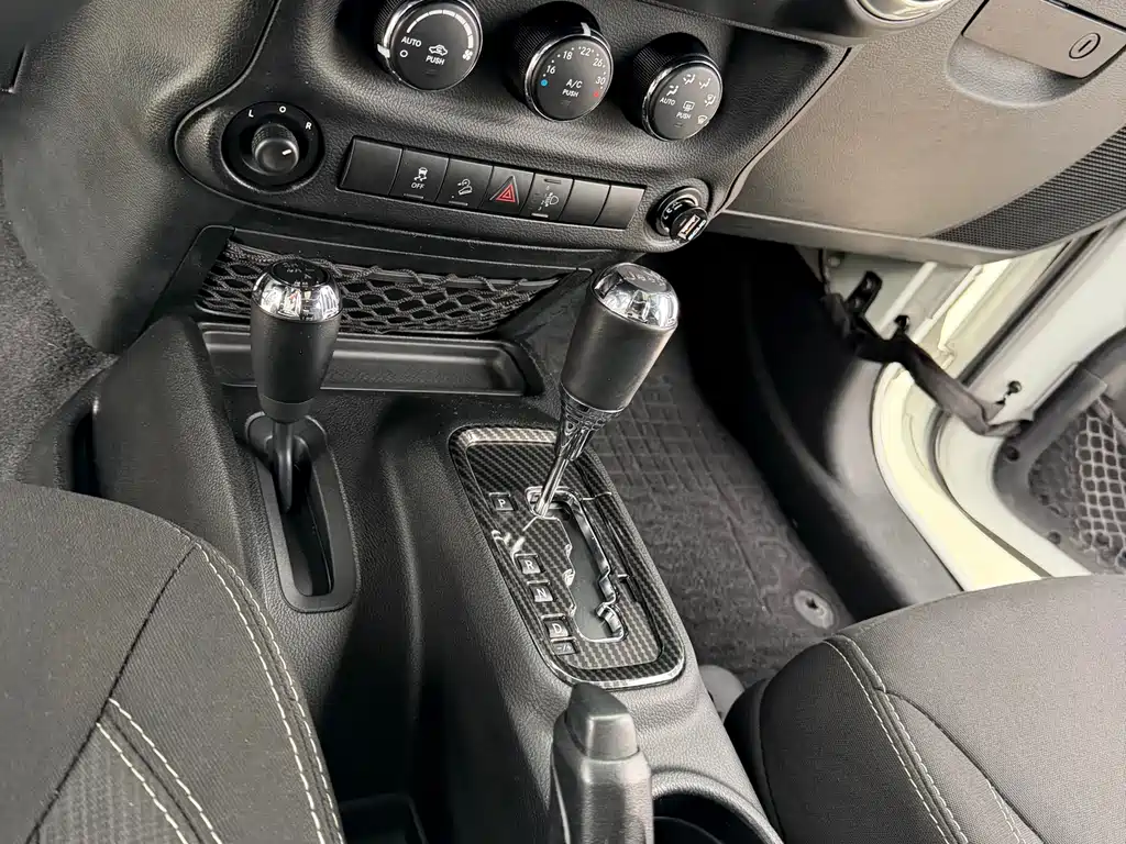 Jeep Jeep Wrangler 2014 2.8TD Sahara 4-door 2014 - thumbnail 19