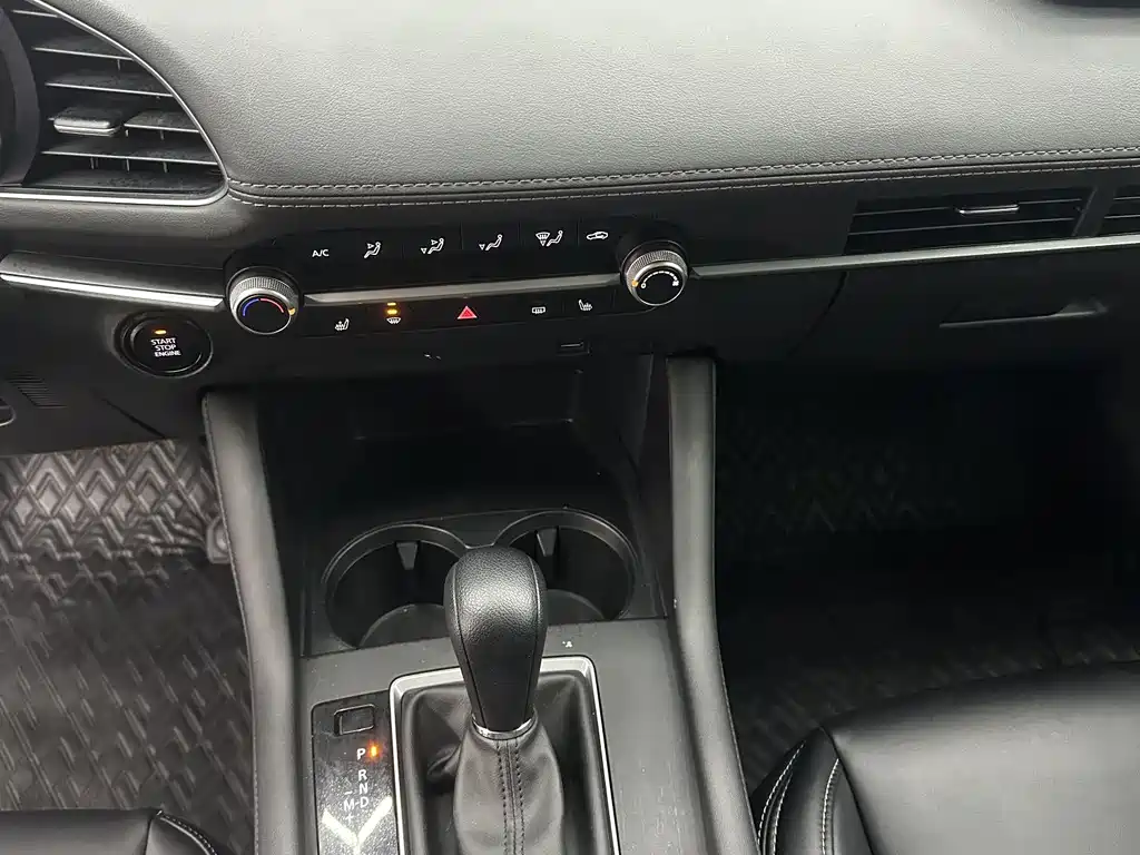 Mazda Mazda 3 Axela 2021 1.5L Automatic Premium Version 2021 - thumbnail 14