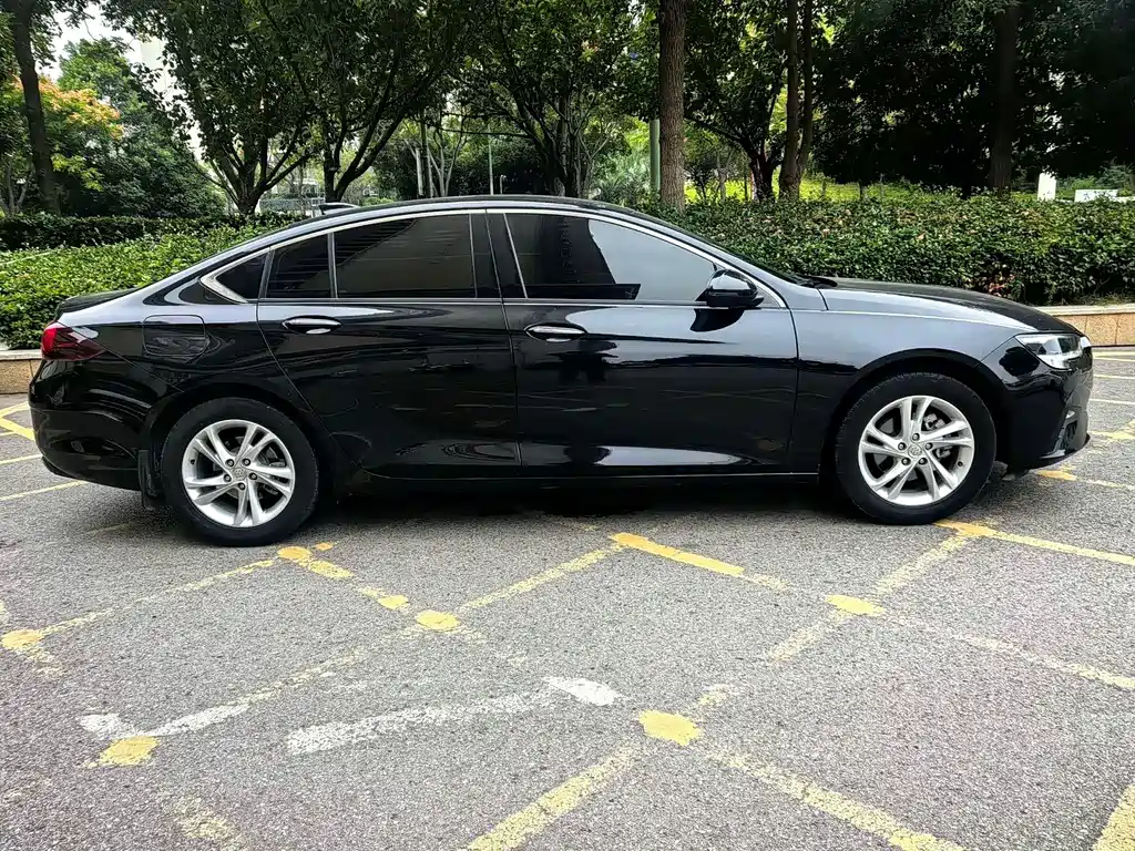 Buick Buick Regal 2020 552T Essence Edition 2021 - thumbnail 3