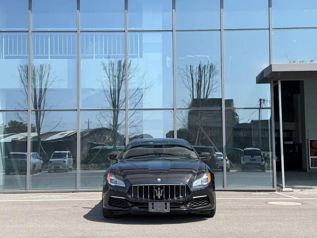 Maserati Chrysler 300C 2018 3.0T S Q4 Luxury Edition 2019 - thumbnail 2