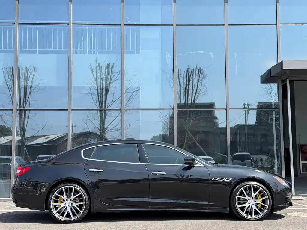 Maserati Chrysler 300C 2018 3.0T S Q4 Luxury Edition 2019 - thumbnail 3